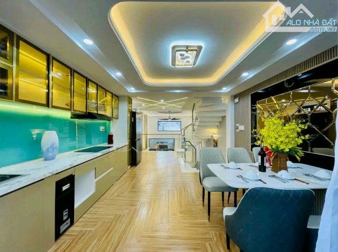 Cần bán gấp nhà 84,1m2 đường Nguyễn Kiệm, P9, Q Phú Nhuận giá bán 5tỷ800. Gần công viên Ho - 3