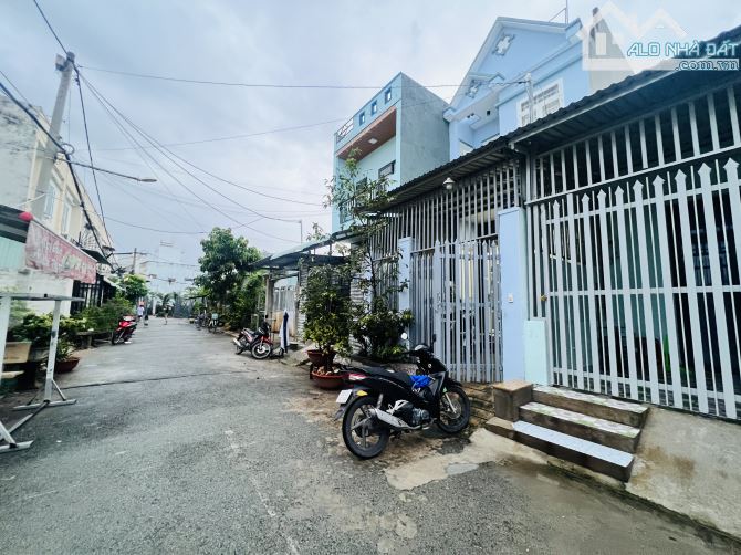 • Bán lô Đất thổ cư toạ lạc tại xã Nhơn Đức, Nhà Bè  • Giá chỉ 2,9 tỷ  • DT 5x21=105,4m2 - 1