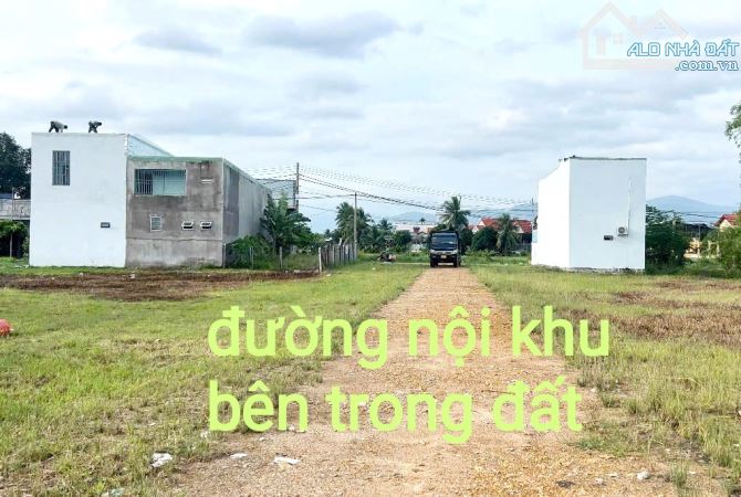 Bán đất thổ cư diện tích lớn Diên Điền, Diên Khánh.  - Đường 5m.  - 2450 m2, có 1749 m2 th - 3