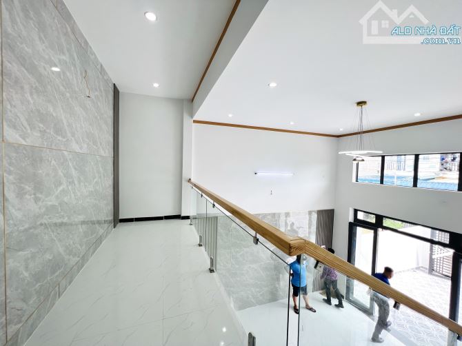 Bán Căn Nhà mẫu Gác Lửng hiện đại 100m2 Cổng 3 Sân Bay Biên Hòa - 7