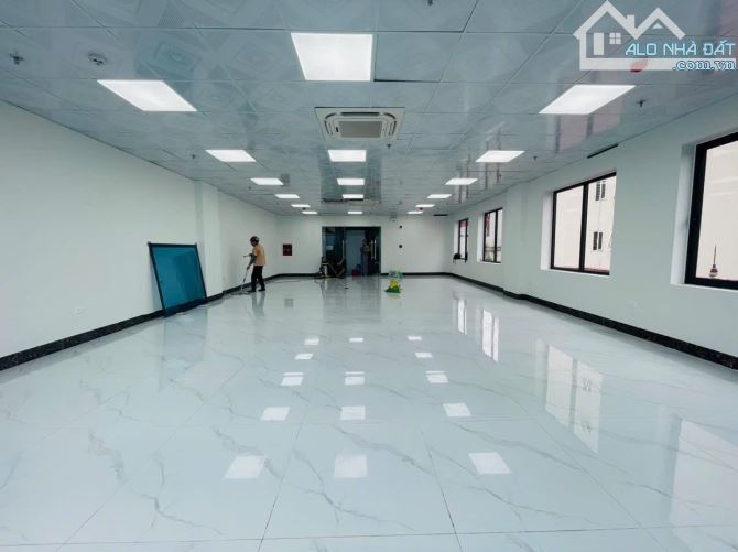 Cho thuê văn phòng tại Nguyên Hồng 100m2 giá cực sốc