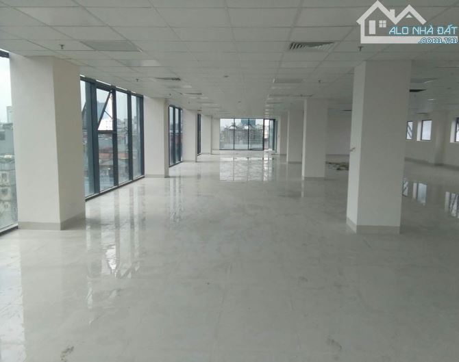 Cho thuê sàn văn phòng thương mại ở Lạc long quân 900m2 làm BI – A, Trung tâm đào tạo, VP