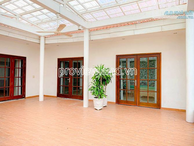 Cho thuê biệt thự tại Thảo Điền, gồm hồ bơi + sân vườn, 700m2 đất, 3 tầng, không nội thất - 2