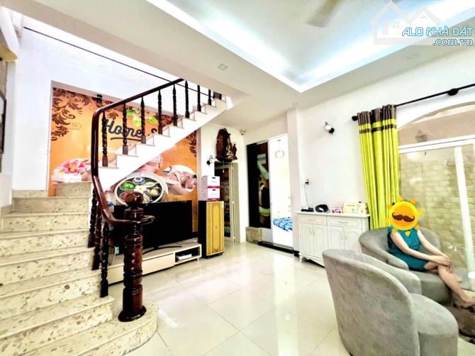 HOÀNG HOA THÁM - DIỆN TÍCH KHỦNG - 83M2 - 3 TẦNG - 7.X TỶ - 3