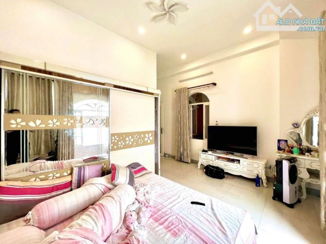 HOÀNG HOA THÁM - DIỆN TÍCH KHỦNG - 83M2 - 3 TẦNG - 7.X TỶ - 4