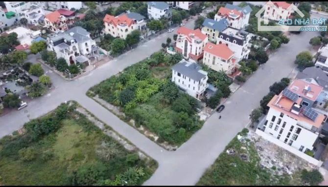 Bán lô biệt thự DT 295 M 2 mặt tiền khu Phúc Lộc Trần Hoàn Hải An