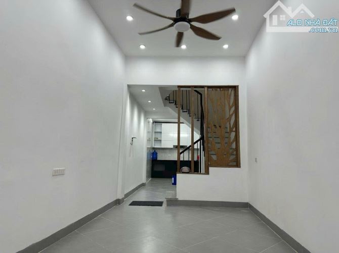 Siêu hiếm Đê La Thành Đống Đa 48M2, 6 tầng, mặt tiền 4M2, 6,95 tỷ ( có thương lượng)