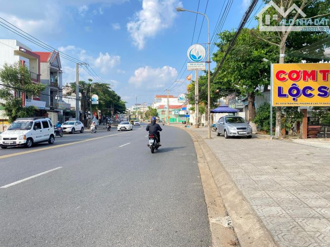 Siêu phẩm! View núi gần Sunset chill  Bán nhà mặt tiền Trần Phú Bảo Lộc