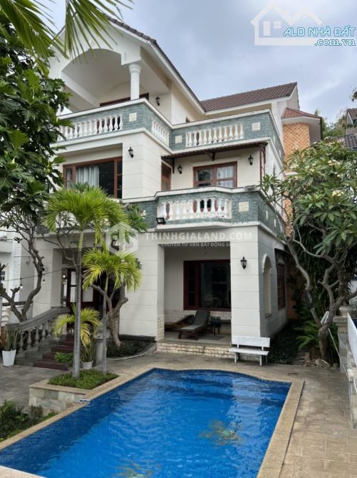 BÁN BIỆT THỰ SÂN VƯỜN ĐẸP VIEW BIỂN GẦN BIỂN HẺM 8M ĐƯỜNG TRẦN PHÚ P5 500M2 GIÁ TỐT 38 TỶ