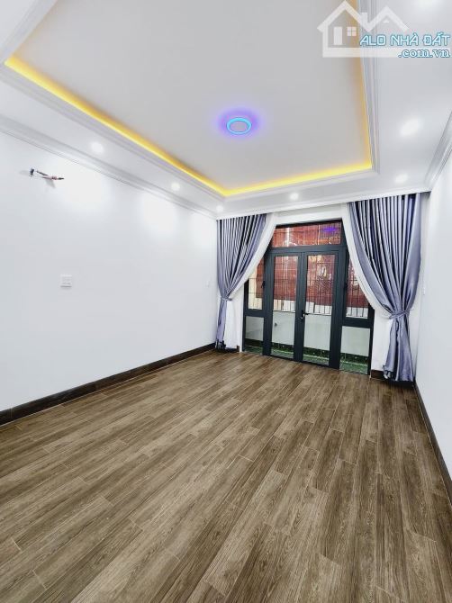 ( RẺ ĐẸP ) Nhà Mặt Tiền Đường Trần Phú , 68m2 , 3 Tầng , Cách Biển Xuân Diệu 500m , 9,9 Tỷ - 2