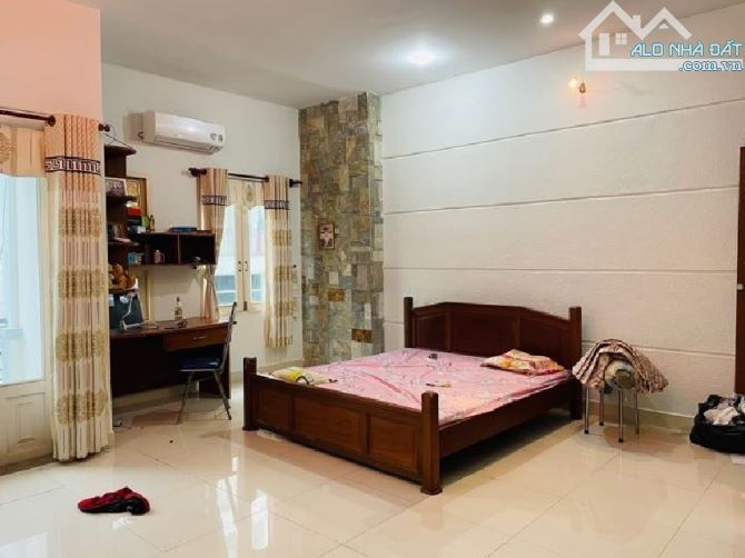 🌸 Khu sân bay - Xe hơi vào nhà - 100m2 nở hậu - Ngang 5,3m - Giảm còn 12tỷ tl - 3