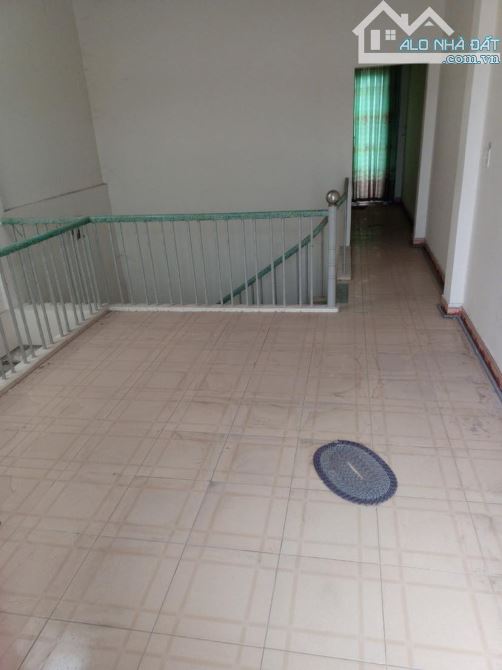 Cho thuê nhà 3 tầng khu Hồng Phát có sân rộng 10 triệu - 3