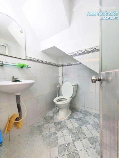 Nhà đẹp 1 trệt 2 lầu, 2PN, 3WC, khu an ninh, yên tĩnh, SHR, giá chỉ 5 tỷ 8 - 4