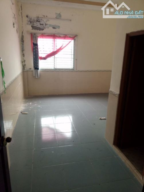 Cho thuê nhà 3 tầng khu Hồng Phát có sân rộng 10 triệu - 5