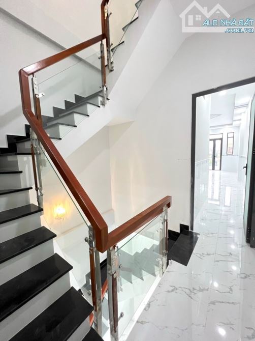 Bán nhà 4 lầu Lương Văn Can Q8 , 85m2 , hẻm xe hơi , nhà mới ở ngay , nhỉnh 5 tỷ - 5