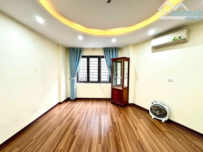 Bán nhà đẹp Dương Văn Bé, 32m2, 5 tầng, sát phố, ngõ ba gác, 6.6 tỷ - 6