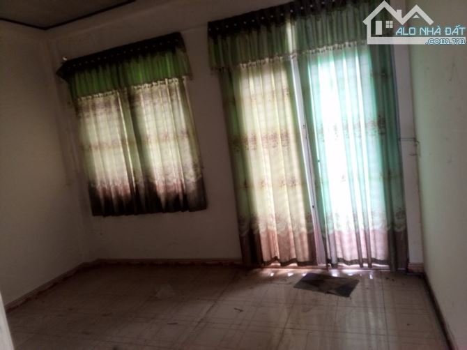 Cho thuê nhà 3 tầng khu Hồng Phát có sân rộng 10 triệu - 8