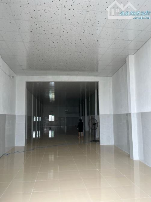 Cho thuê nhà 210 m2 mặt tiền Hoàng Quốc Việt 15 triệu