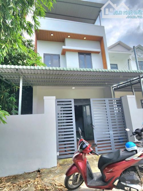 Bán gấp nhà 1 trệt 1 lầu 1 tum, sổ riêng thổ cư gần trường TH Thạnh Phú, TT 600tr nhận nhà