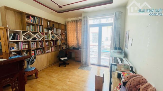 Bán nhà 3 tầng đường ô tô - Linh Trung - Thủ Đức -  Nhỉnh 6 tỷ