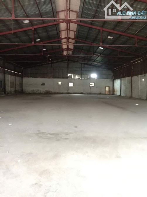 Cho thuê 1.000m2 xưởng gần vsip 1 có pccc và giấy tờ đầy đủ khuôn viên chung