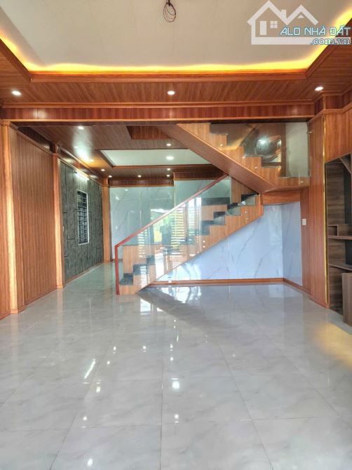 Bán gấp nhà 1 trệt 1 lầu 1 tum, sổ riêng thổ cư gần trường TH Thạnh Phú, TT 600tr nhận nhà - 1