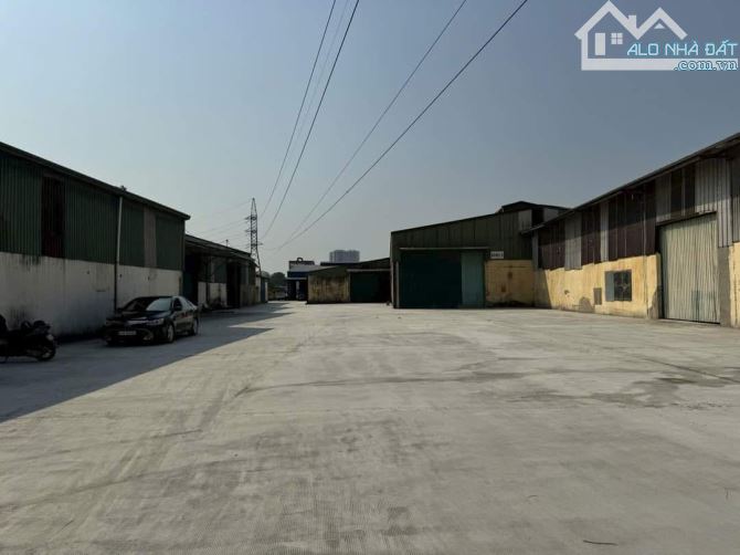 Cho thuê 1.000m2 xưởng gần vsip 1 có pccc và giấy tờ đầy đủ khuôn viên chung - 1