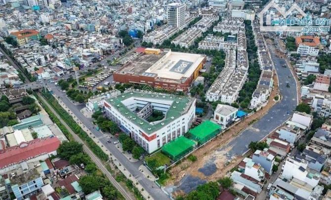 Sát Trường Đại Học Văn Lang - Bán Lô Đất Đường Dương Quảng Hàm (CN 110m2) GPXD: 6 Tầng - 2