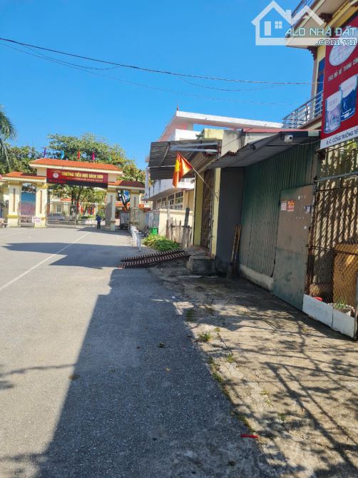 Bán đất Bờ Hồ Bích Động, Thị xã Việt Yên. 106m2 - MT 5,3m. Đường 16m. Giá 3,6tỷ