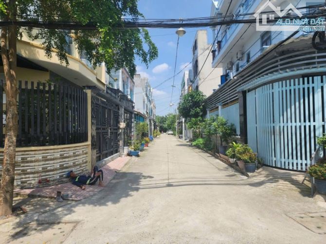 Bán lô Đất thổ cư toạ lạc tại xã Phước Kiển, Nhà Bè  • Giá chỉ 3,5 tỷ DT 7.6x12=92m