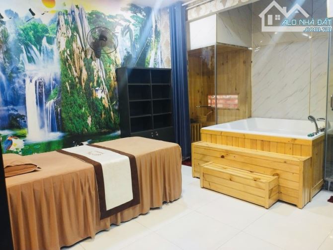 Bán Mặt tiền đang KD Khách sạn + Massage, 220m2 Thang máy 5 tầng chỉ 16,5 tỷ - 1