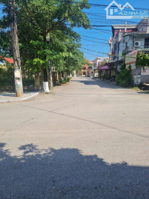 Bán đất Bờ Hồ Bích Động, Thị xã Việt Yên. 106m2 - MT 5,3m. Đường 16m. Giá 3,6tỷ - 3