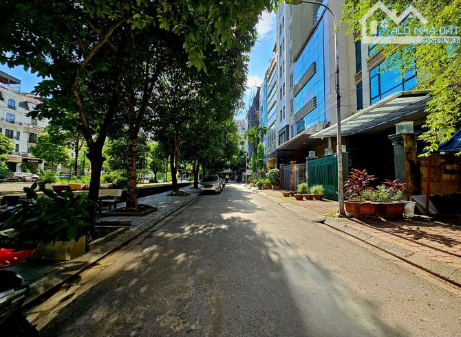 Bán Khách Sạn  Dịch Vọng Hậu 147mx9T thang máy, hầm, vỉa hè, ô tô, DT 300tr/th, 88 tỷ.