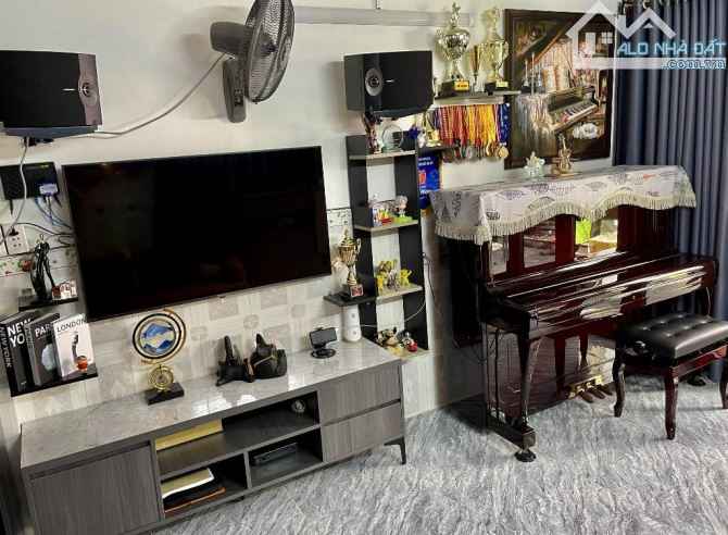 Nhà đẹp full nội thất ở ngay 47m2 , Gần Tạ Quang Bửu Quận 8 , hẻm 3m thông , nhỉnh 4 tỷ