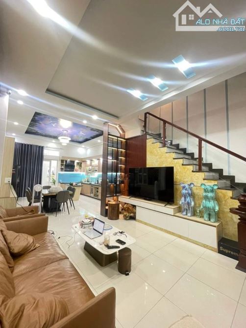 CĂN NHÀ mà RẤT NHIỀU NHÀ ĐẦU TƯ BĐS SĂN TÌM: NHÀ ĐẸP sát BIỂN THANH KHÊ - 75m² ngang 5m