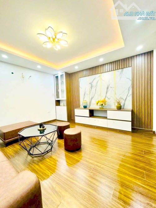 BÁN NHÀ ĐƯỜNG NGUYỄN VĂN CỪ ĐẸP KHÔNG TÌ VẾT 39M X 7T VỪA Ở VÀ KẾT HỢP LÀM VĂN PHÒNG RẤTOK - 1