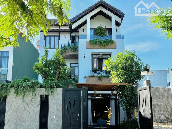 VILLA ĐẸP NGAY MẶT BIỂN, 50 BƯỚC CHÂN CHẠM BIỂN CHỈ 14.5 TỶ - ĐANG VẬN HÀNH THU 50TR/THÁNG - 2