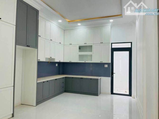 Bán căn nhà ngay đường 18E, Tân Bình, giá: 2.3 tỷ/ 60m2, sổ riêng, hẻm 6m - 3