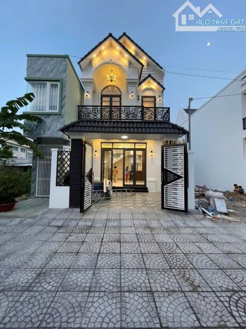 BÁN NHÀ MỚI XÂY CUỐI ĐƯỜNG ĐỒNG KHỞI