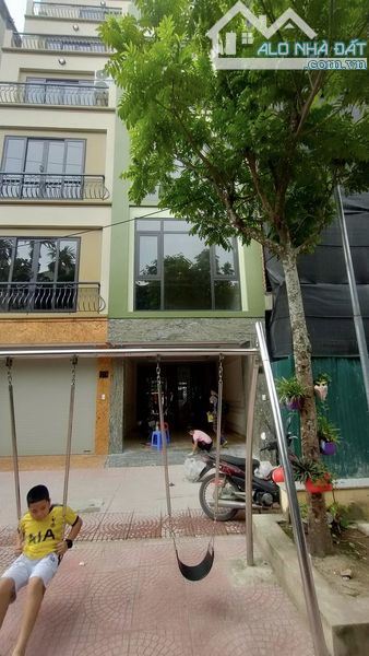 CẦN BÁN GẤP NHÀ KHU PHÂN LÔ ĐƯỜNG GIẢI PHÓNG THANH XUÂN: 42M2, 7 TẦNG, 13,5 TỶ