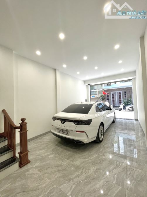 BÁN GẤP NHÀ ĐẸP CỔ LINH – THẠCH BÀN 50M x 6T THANG MÁY, GARA Ô TÔ, GẦN HỒ. HƠN 8 TỶ