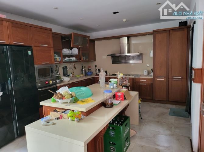 Bán gấp biệt thự Linh Đàm mặt phố Nguyễn Duy Trinh 255m2, 5 tầng, mt 12m, chỉ 55 tỷ