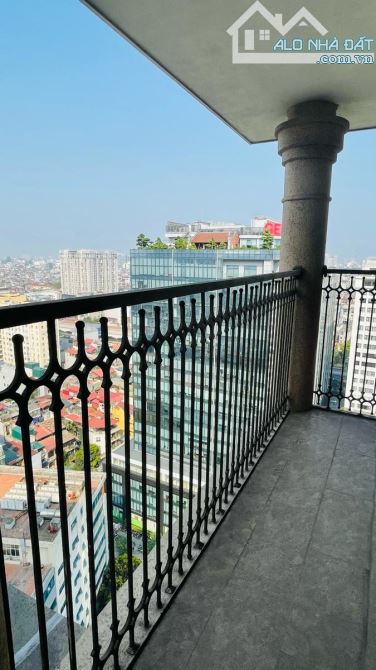 Quite Luxury Penhouse Duplex 36 Hoàng Cầu. DT 453m². Giá chào 42 Tỷ. - 10