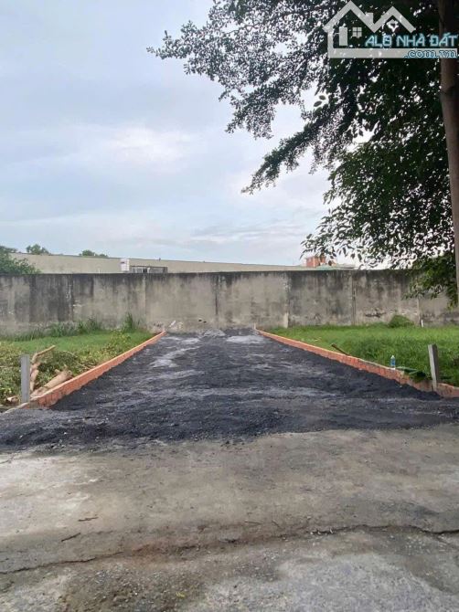 chủ gửi bán lô đất gần chợ tân hiệp 100m2 giá chỉ 1 tỷ 655 gọi cho em gặp chủ đặt cọc - 2
