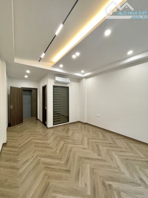 BÁN GẤP NHÀ ĐẸP CỔ LINH – THẠCH BÀN 50M x 6T THANG MÁY, GARA Ô TÔ, GẦN HỒ. HƠN 8 TỶ - 3