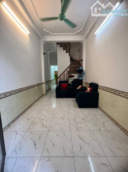 Nhà Trung Kính ngõ oto đỗ cửa. DT 35m2, 4 tầng. 15 triệu(tháng) - 4