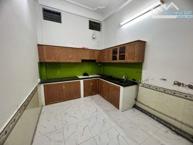 Nhà Trung Kính ngõ oto đỗ cửa. DT 35m2, 4 tầng. 15 triệu(tháng) - 6