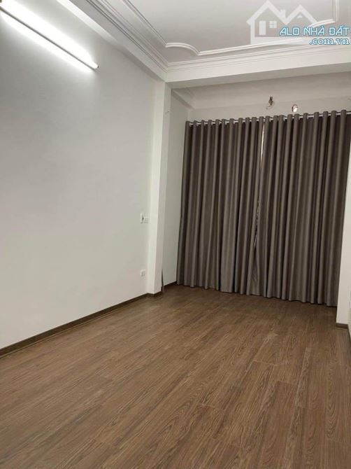 Nhà Trung Kính ngõ oto đỗ cửa. DT 35m2, 4 tầng. 15 triệu(tháng) - 8