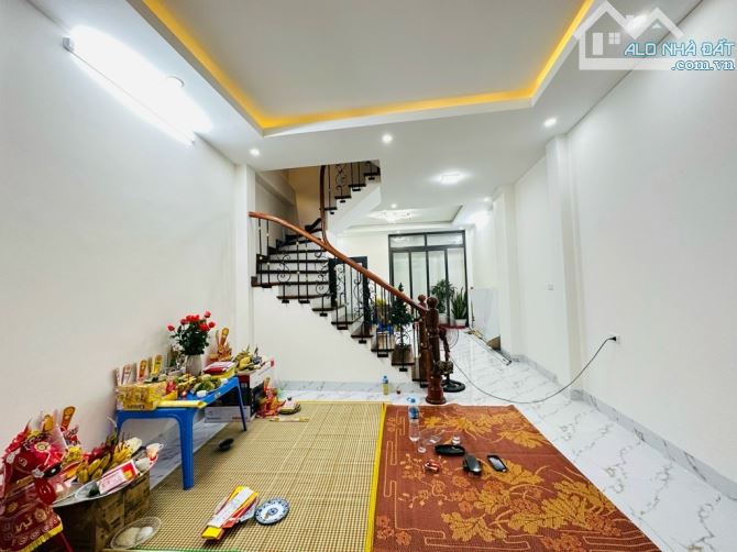 Bán nhà Đại La, Minh Khai, nhà rất rộng, 42m2, 5 tầng, 6 ngủ, giá 6 tỷ có bớt lộc