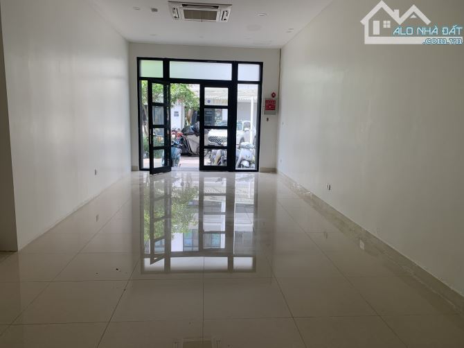 Cho thuê sàn tầng 1 VinHàm Nghi, Mỹ Đình, Hà Nội. 93m2, giá 17tr